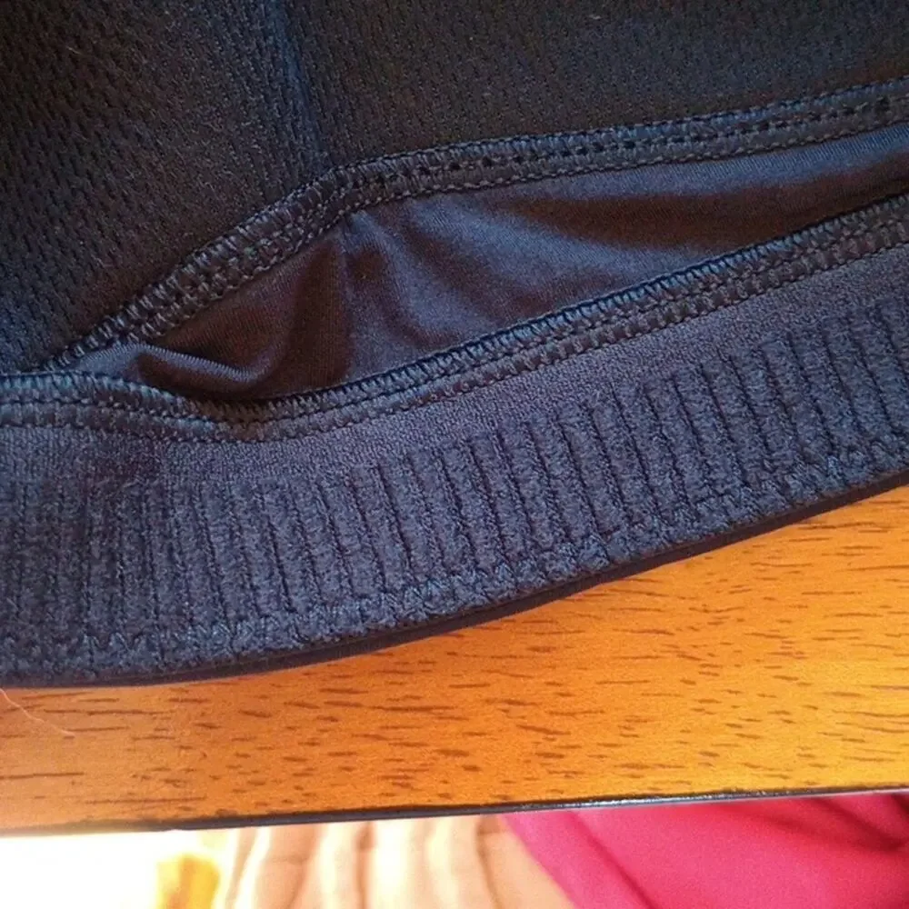 Lululemon adjustable Athletic Activewear Sports Bra Black hook and eye Size 32D